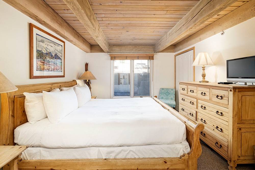 aspen ski deals march 2026