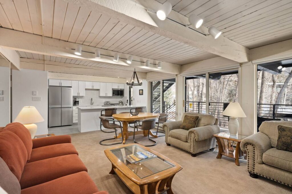 aspen ski deals march 2026