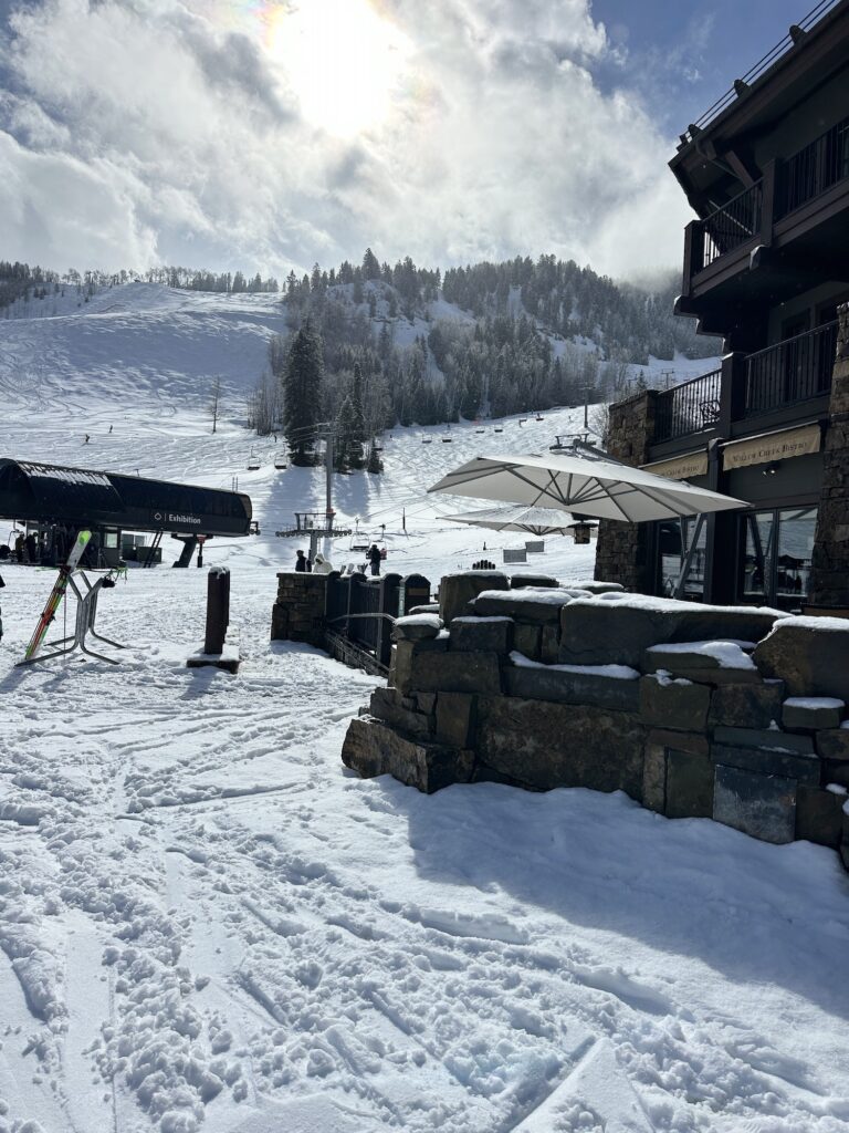 skiing aspen snowmass