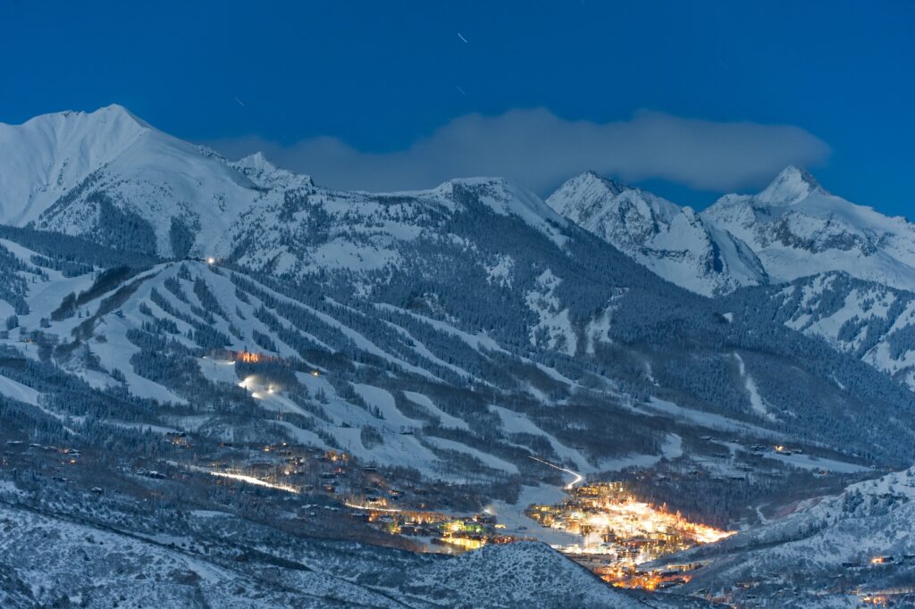 where to stay in aspen vs snowmass
